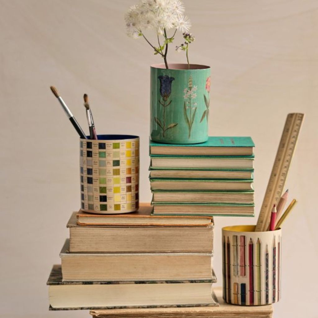 Ser of three enamel pen pots