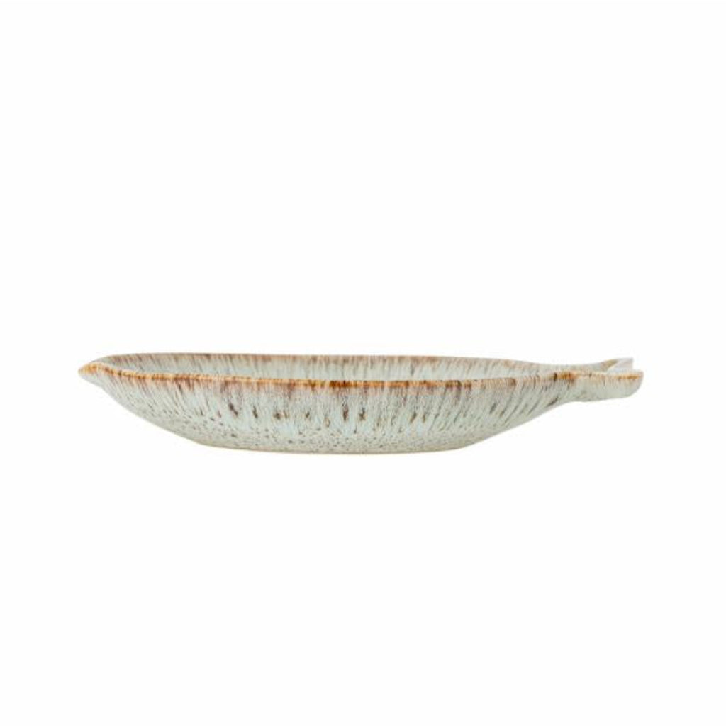 Side view of Fleur plate