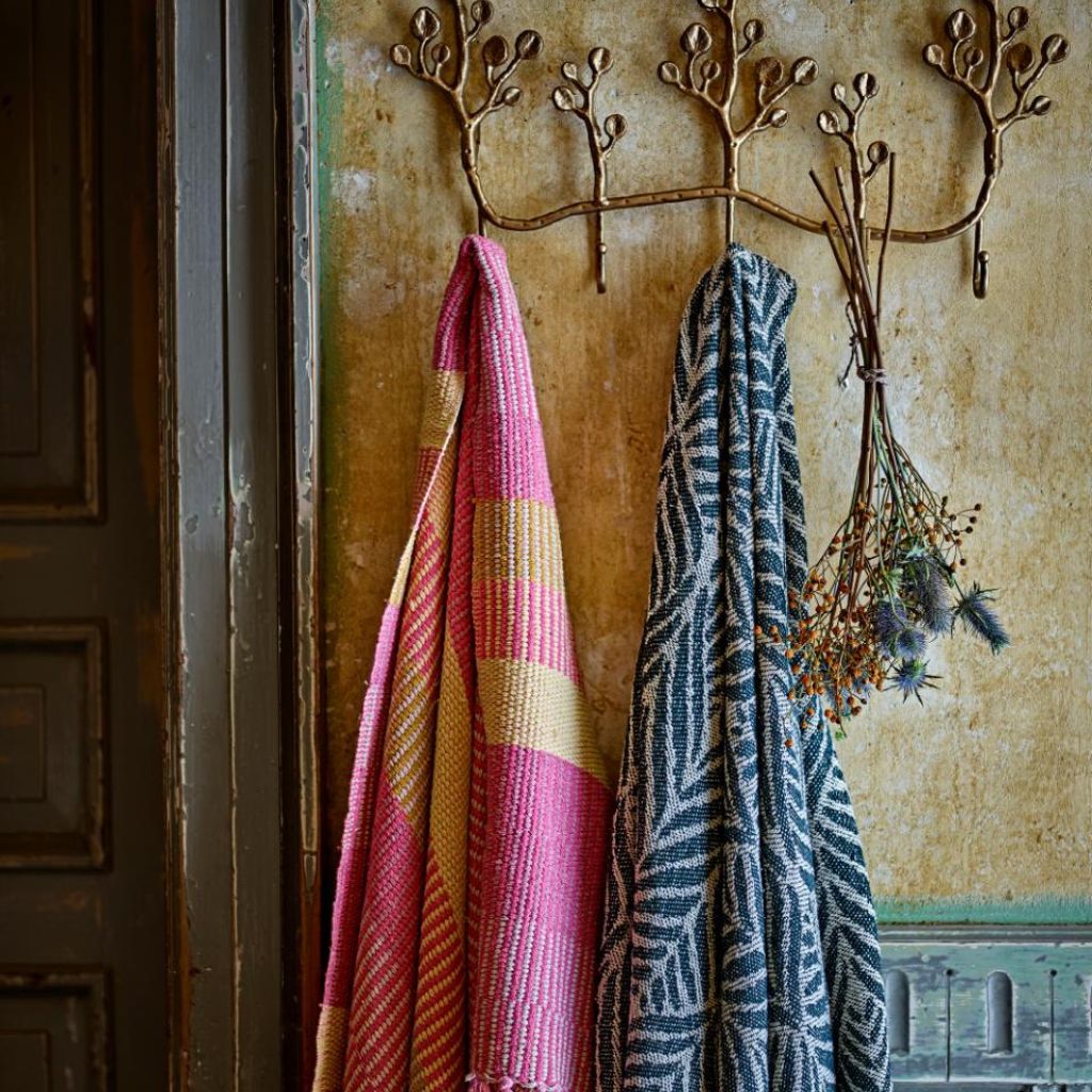 Isnel Throw - Pink