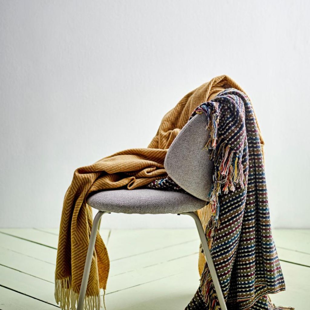 Lazzario Throw