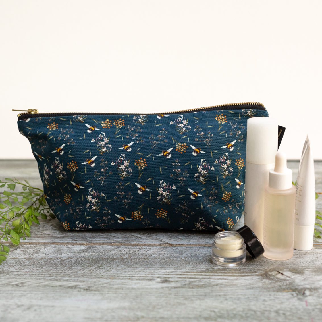 Bee & Honeysuckle Wash Bag - Life of Riley