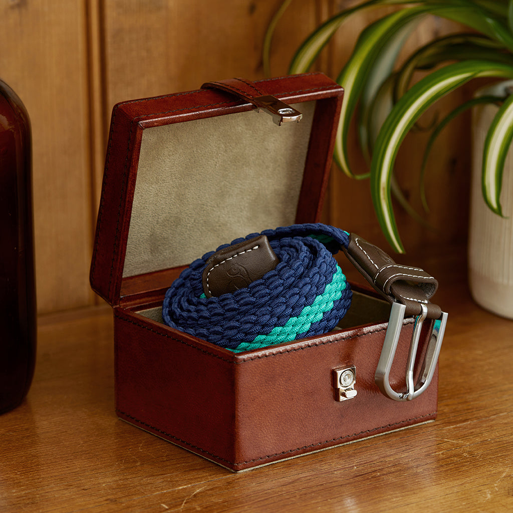 Belt in a leather box that box that can be personalised