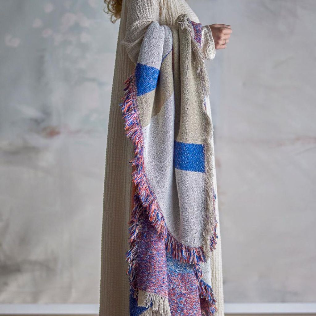 Coral Clarita Throw
