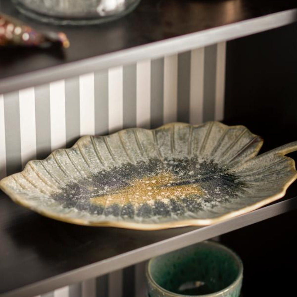 Leaf shape plate