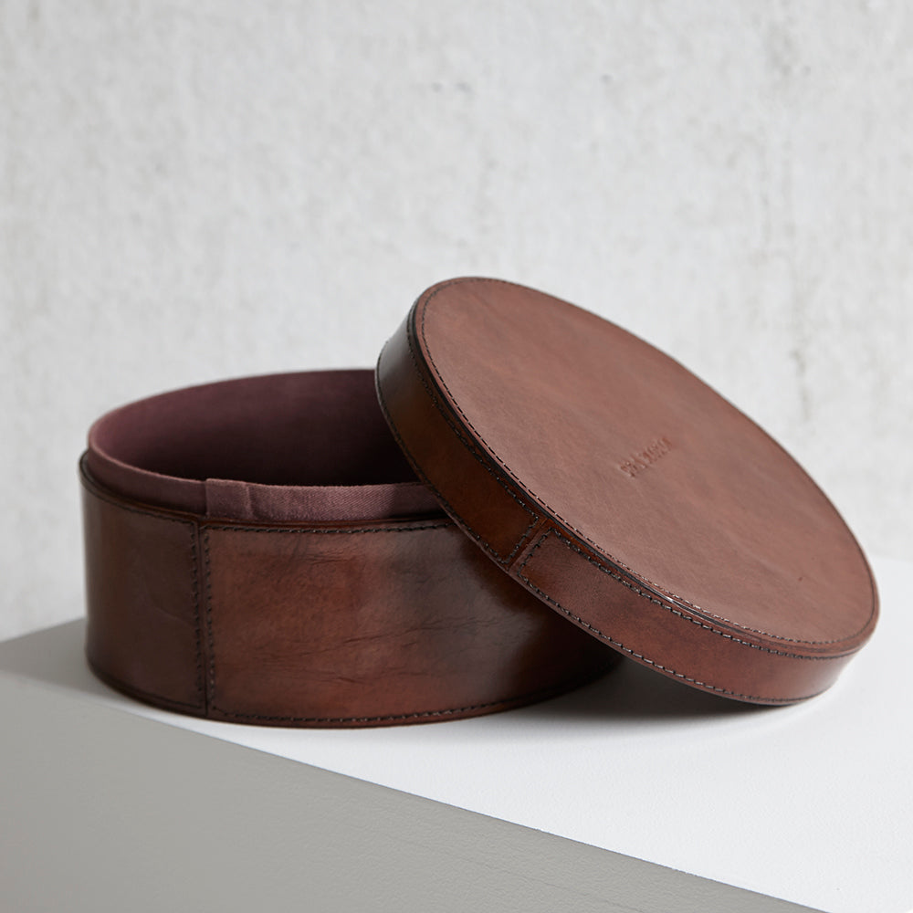 Round leather box